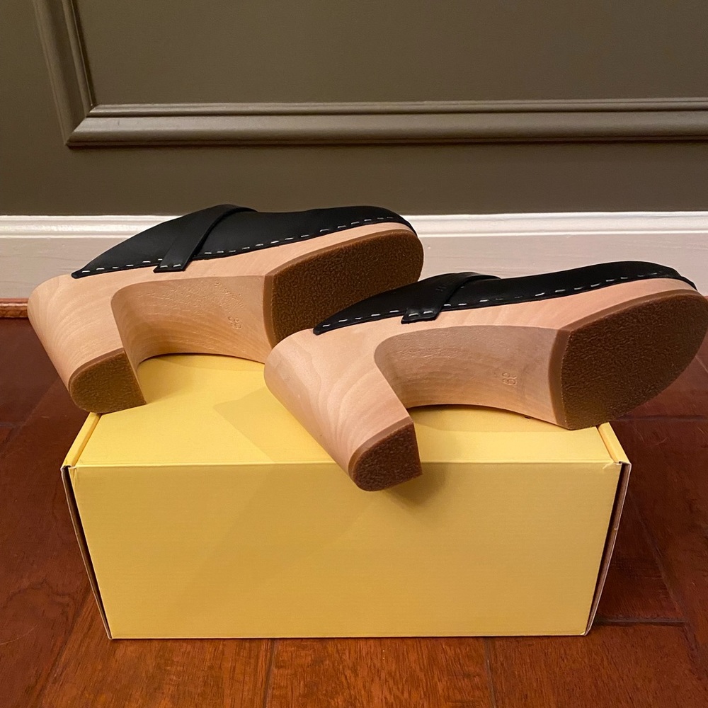 Swedish Hasbeens clogs. Size 39. Black. Worn 2-3 times